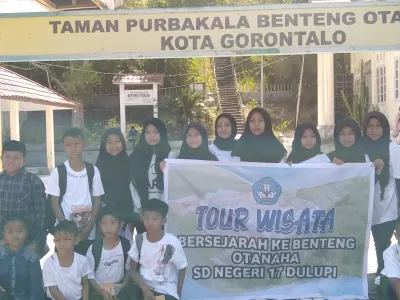 Mengunjungi Tempat Bersejara ( Benteng Otanaha )